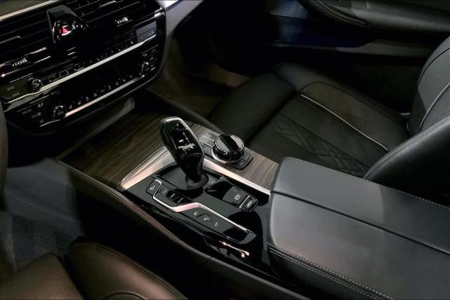 Photo of 2021 Bluestone Metallic BMW 530e