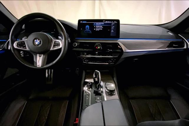 Photo of 2021 Bluestone Metallic BMW 530e