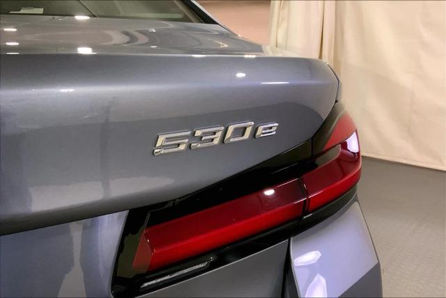 Photo of 2021 Bluestone Metallic BMW 530e