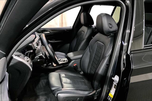 Photo of 2024 Black Sapphire Metallic BMW X3