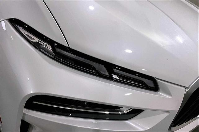 Photo of 2024 Mineral White Metallic BMW X7