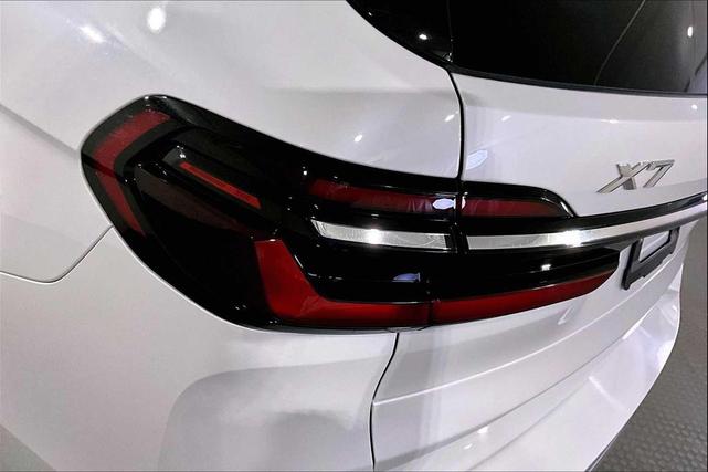 Photo of 2024 Mineral White Metallic BMW X7