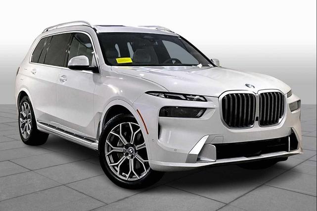Photo of 2024 Mineral White Metallic BMW X7