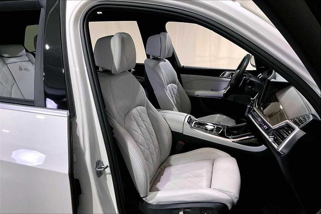 Photo of 2024 Mineral White Metallic BMW X7