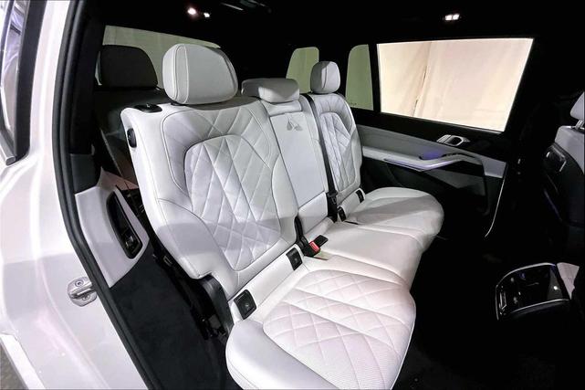 Photo of 2024 Mineral White Metallic BMW X7