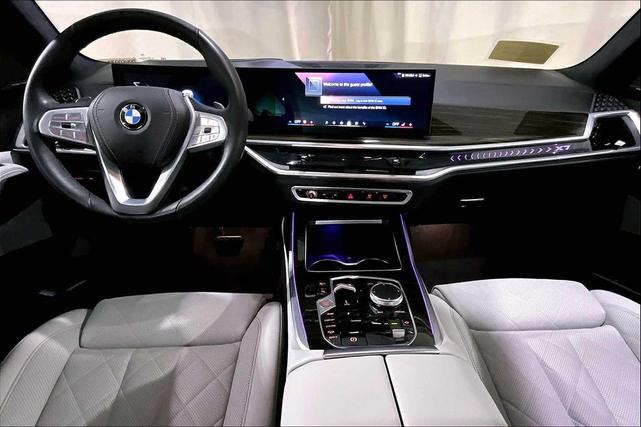 Photo of 2024 Mineral White Metallic BMW X7