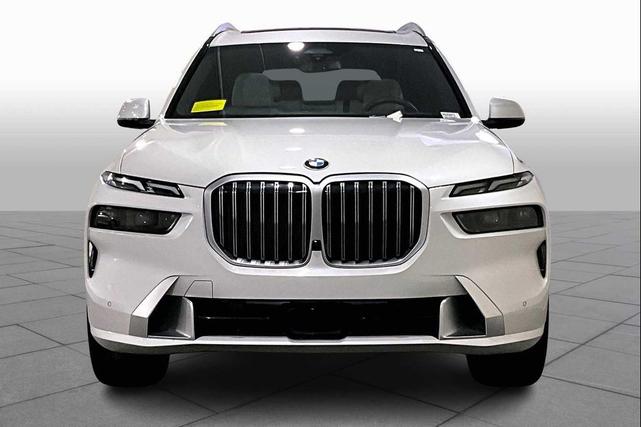 Photo of 2024 Mineral White Metallic BMW X7
