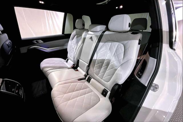 Photo of 2024 Mineral White Metallic BMW X7