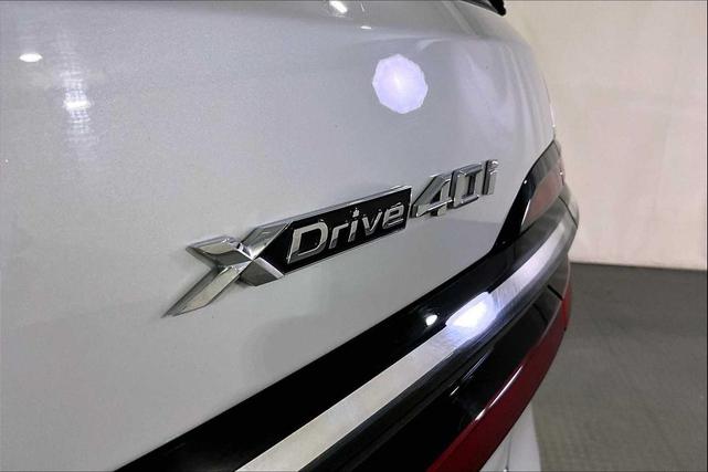 Photo of 2024 Mineral White Metallic BMW X7