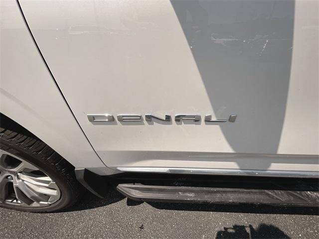 Photo of 2022 White Frost Tri-Coat GMC Yukon