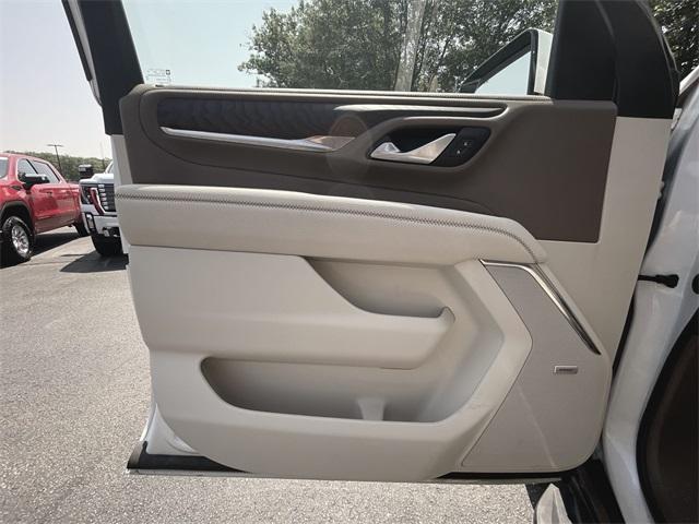 Photo of 2022 White Frost Tri-Coat GMC Yukon