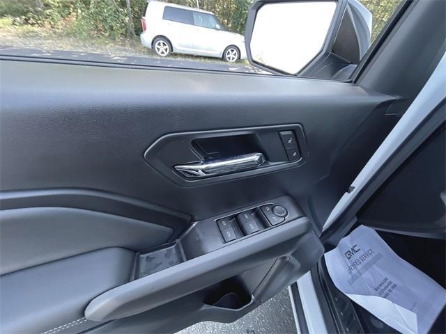 Photo of 2026 Summit White GMC Canyon