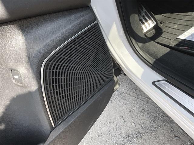 Photo of 2023 Platinum White Pearl Acura MDX
