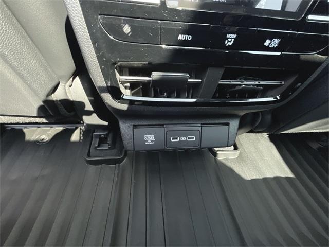 Photo of 2023 Platinum White Pearl Acura MDX