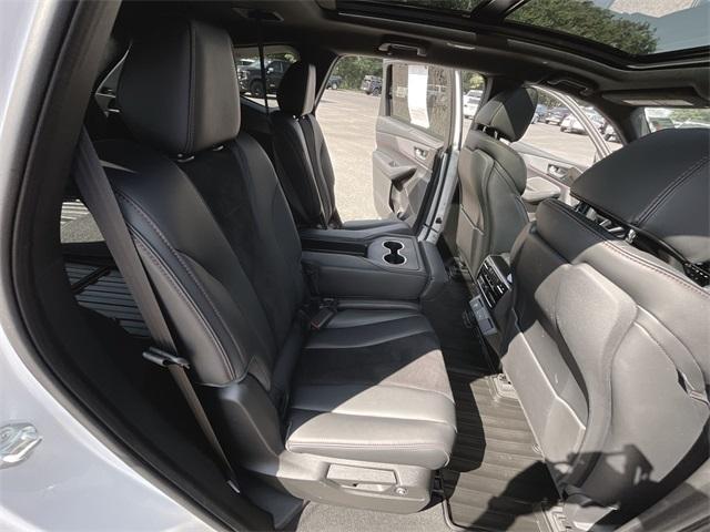Photo of 2023 Platinum White Pearl Acura MDX