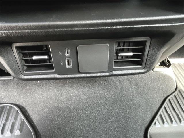 Photo of 2025 Summit White GMC Sierra 2500