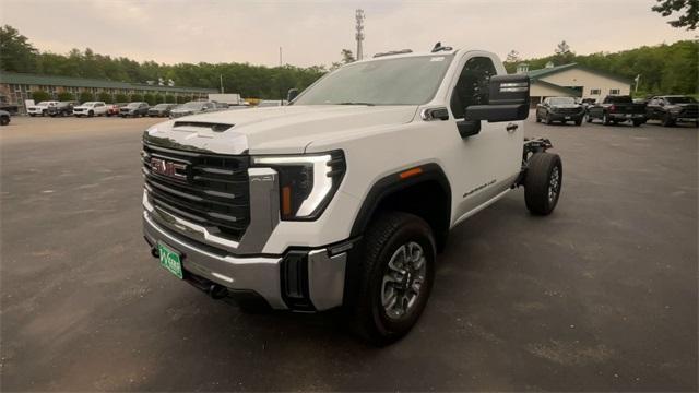 Photo of 2025 Summit White GMC Sierra 3500