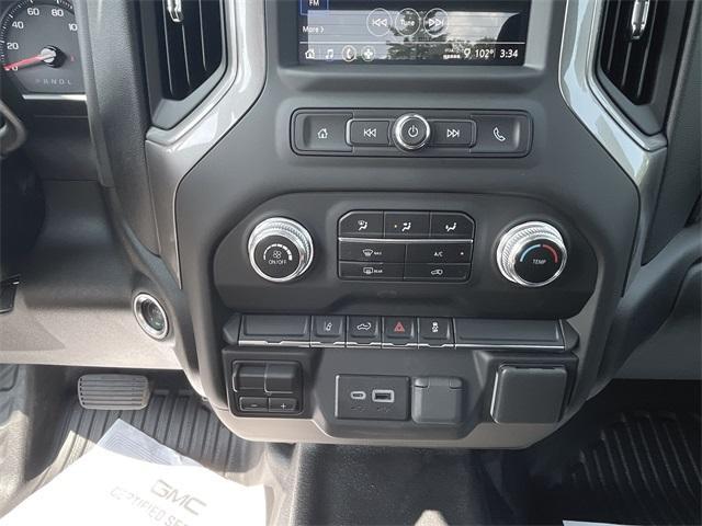 Photo of 2025 Summit White GMC Sierra 2500