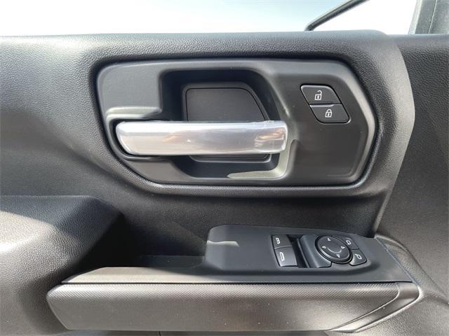 Photo of 2025 Summit White GMC Sierra 2500