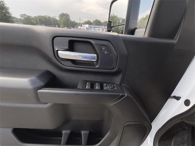 Photo of 2025 Summit White GMC Sierra 2500