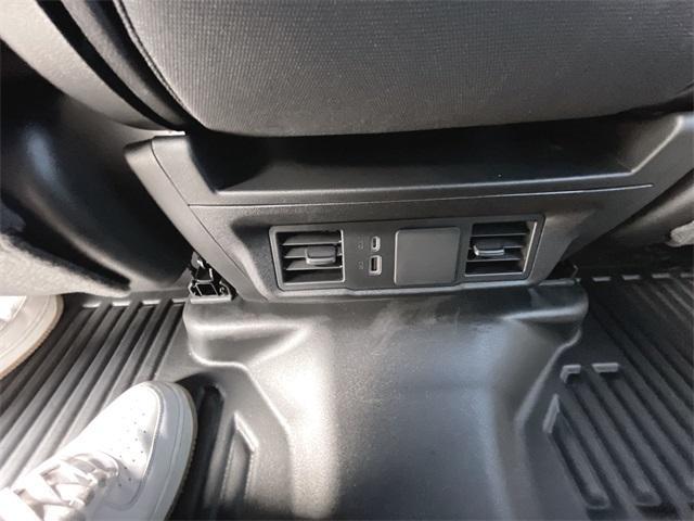 Photo of 2025 Summit White GMC Sierra 2500