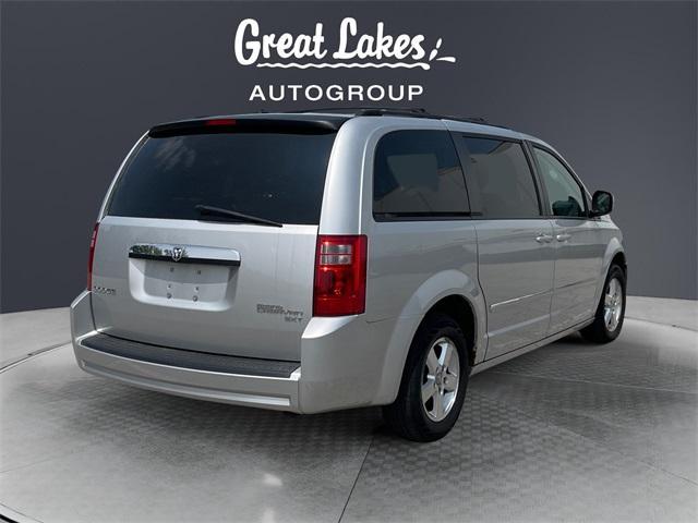 Photo of 2009 Bright Silver Clearcoat Metallic Dodge Grand Caravan