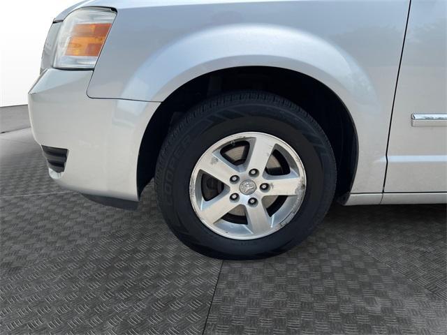 Photo of 2009 Bright Silver Clearcoat Metallic Dodge Grand Caravan
