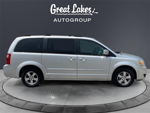 Photo of 2009 Bright Silver Clearcoat Metallic Dodge Grand Caravan