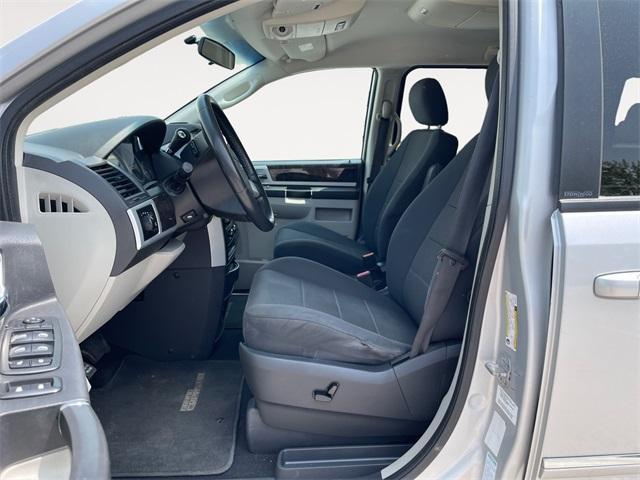 Photo of 2009 Bright Silver Clearcoat Metallic Dodge Grand Caravan