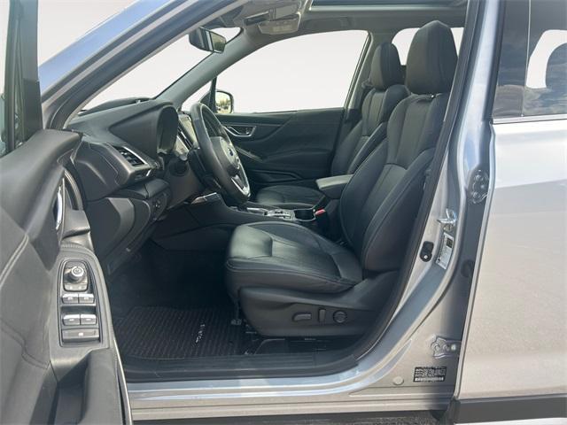 Photo of 2023 Ice Silver Metallic Subaru Forester