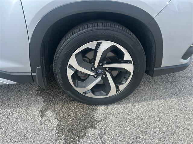 Photo of 2023 Ice Silver Metallic Subaru Forester