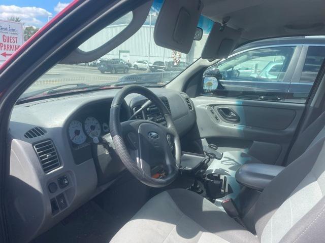 Photo of 2003 Red Fire Clearcoat Metallic Ford Escape