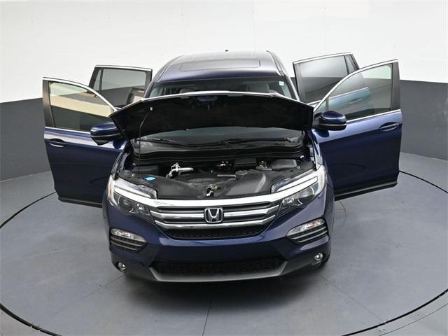 Photo of 2018 Obsidian Blue Pearl Honda Pilot