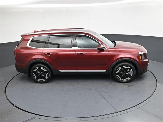 Photo of 2023 Red Kia Telluride