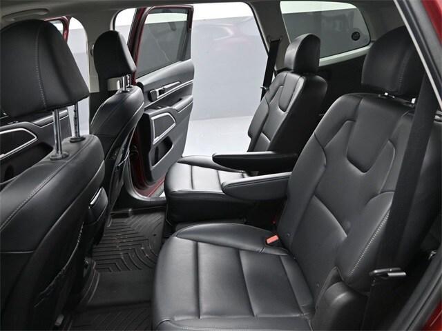 Photo of 2023 Red Kia Telluride