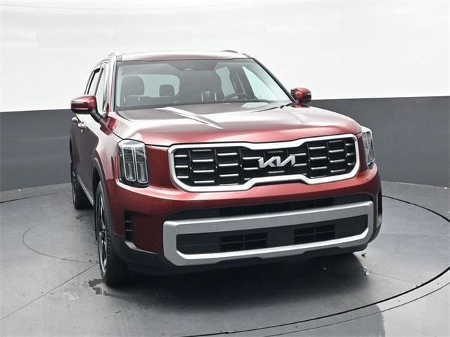 Photo of 2023 Red Kia Telluride