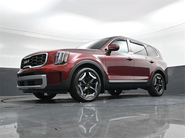 Photo of 2023 Red Kia Telluride