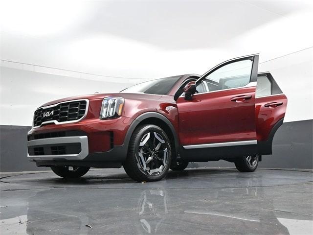 Photo of 2023 Red Kia Telluride