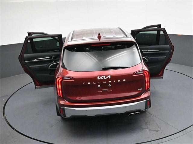 Photo of 2023 Red Kia Telluride