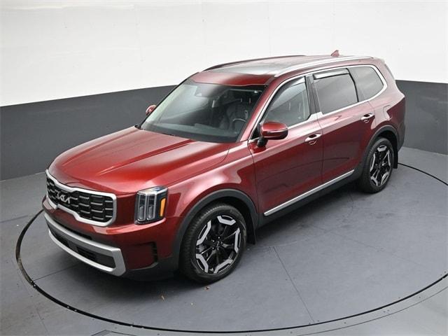 Photo of 2023 Red Kia Telluride