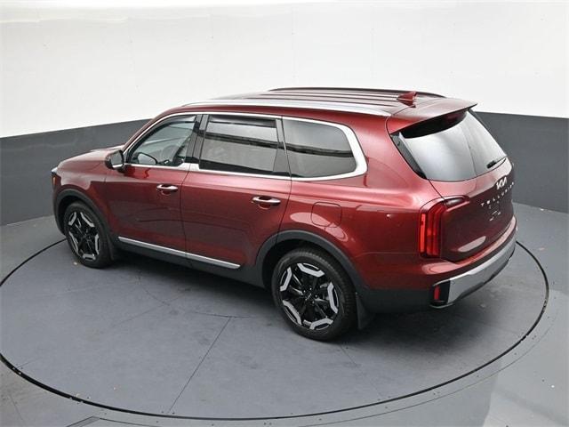 Photo of 2023 Red Kia Telluride