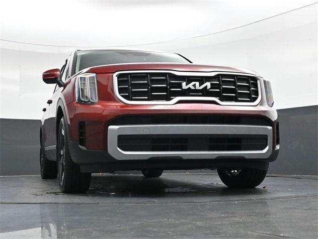 Photo of 2023 Red Kia Telluride
