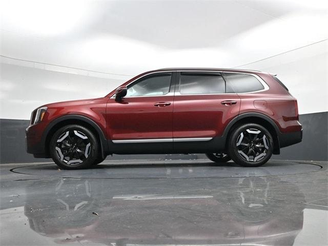 Photo of 2023 Red Kia Telluride