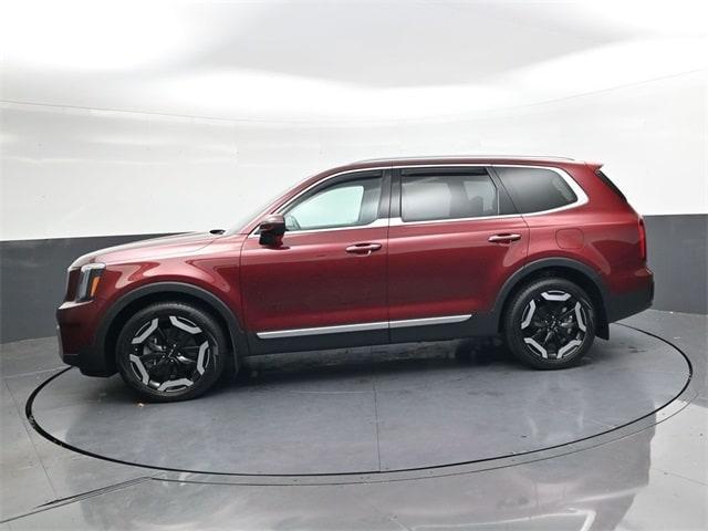 Photo of 2023 Red Kia Telluride