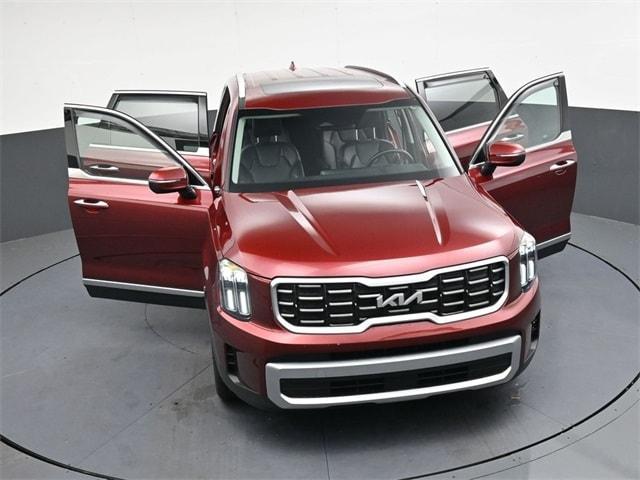 Photo of 2023 Red Kia Telluride