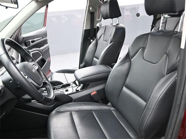 Photo of 2023 Red Kia Telluride