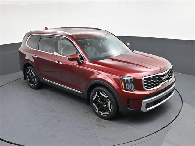 Photo of 2023 Red Kia Telluride