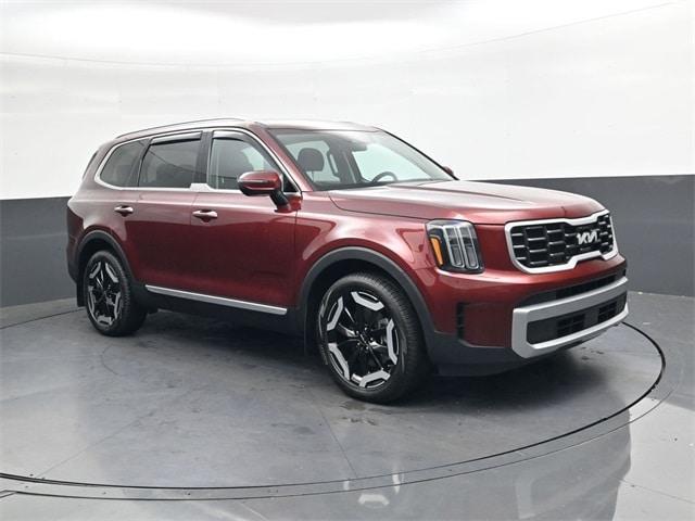 Photo of 2023 Red Kia Telluride