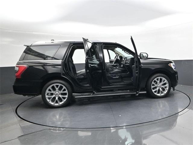 Photo of 2018 Shadow Black Ford Expedition