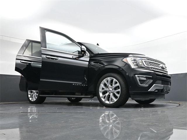 Photo of 2018 Shadow Black Ford Expedition
